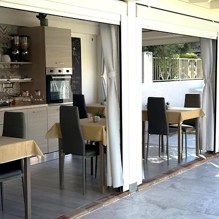 Bentus ベッド・アンド・ブレックファスト 3*